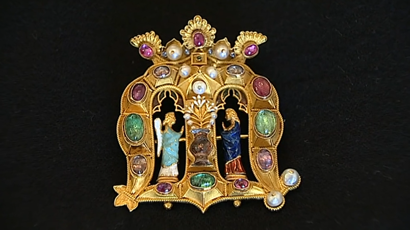 Aquisição de alfinete de Dona Maria Pia de Saboia