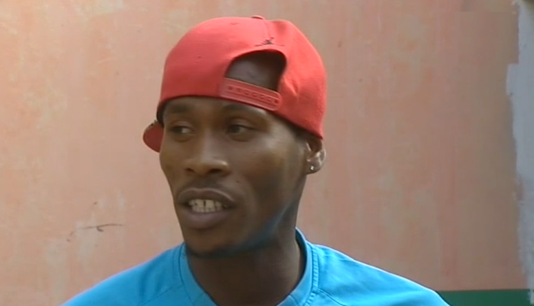 Futebol: passado de drogas de goleiro africano