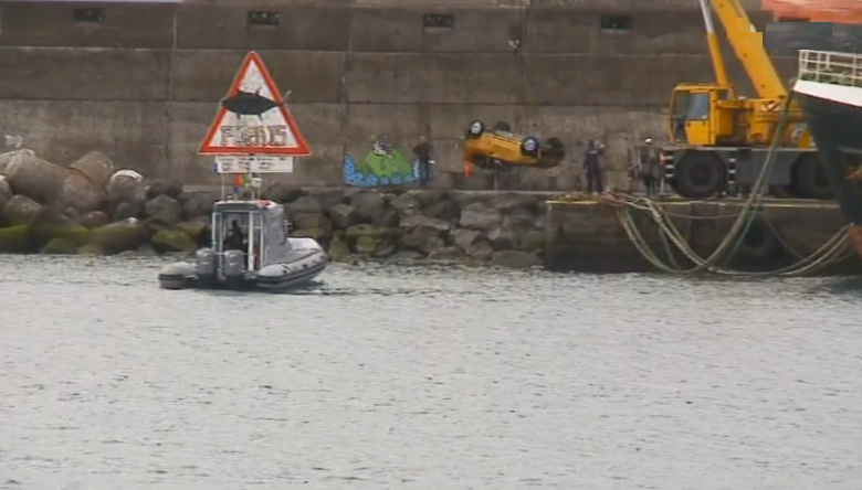Resgate de viatura com vítima no porto da Madalena