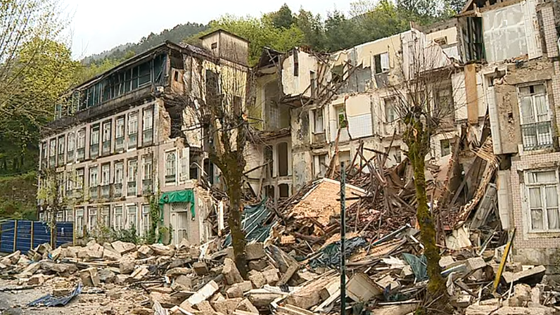 Degradação do Grande Hotel do Parque no Gerês