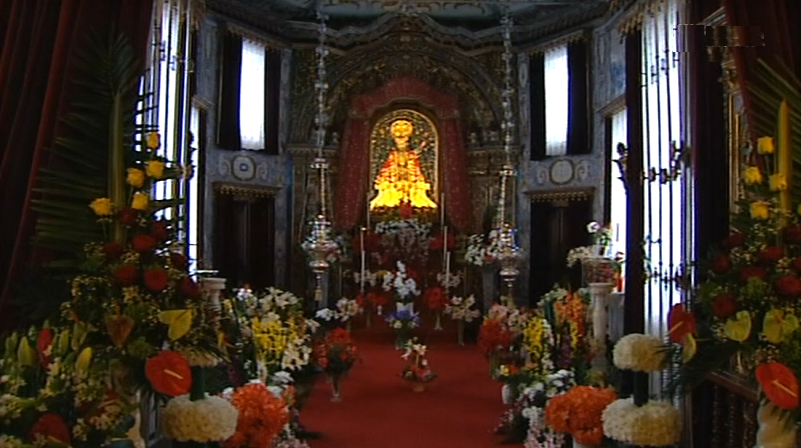 Oferta de flores ao Senhor Santo Cristo