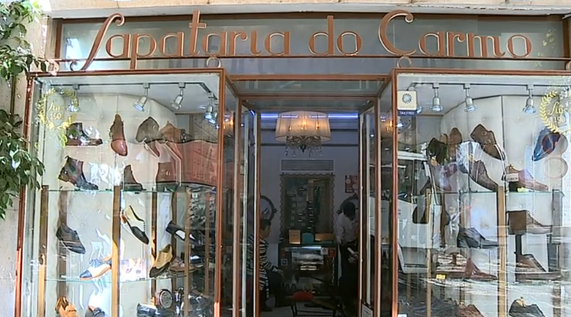 Loja centenária “Sapataria do Carmo” em Lisboa