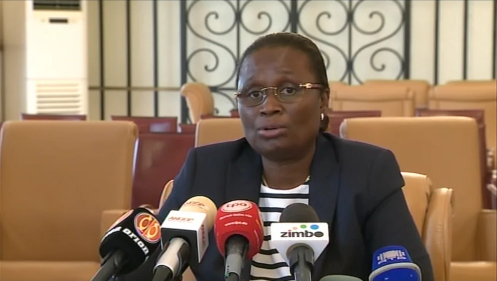 Combate a doença infecciosa em Angola