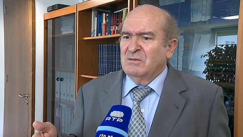 Linha telefónica de apoio ao IRS com Valor Acrescentado