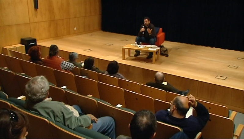 Encontro do escritor Joel Neto com leitores no Faial