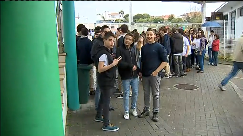 Manifestação contra a redução do financiamento ao ensino privado