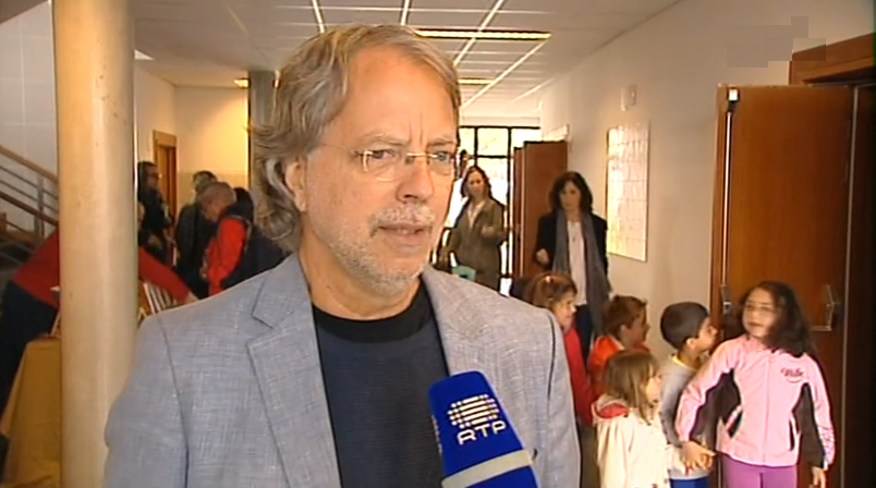 Mia Couto visita escola Tomás de Borba