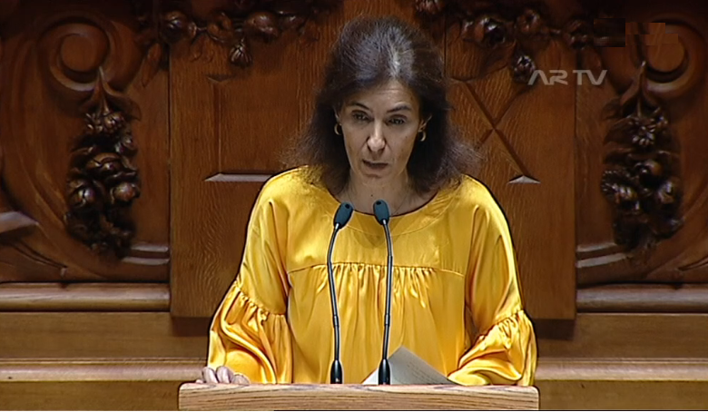 Debate parlamentar sobre política de Educação