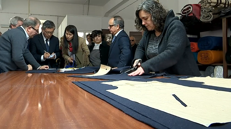 Embaixador do Japão em Portugal visita fábrica de lanifícios