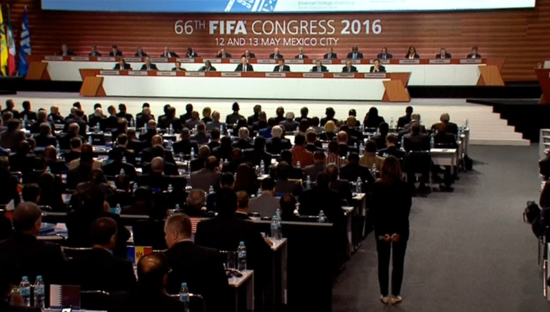 Poiares Maduro e Figo na FIFA