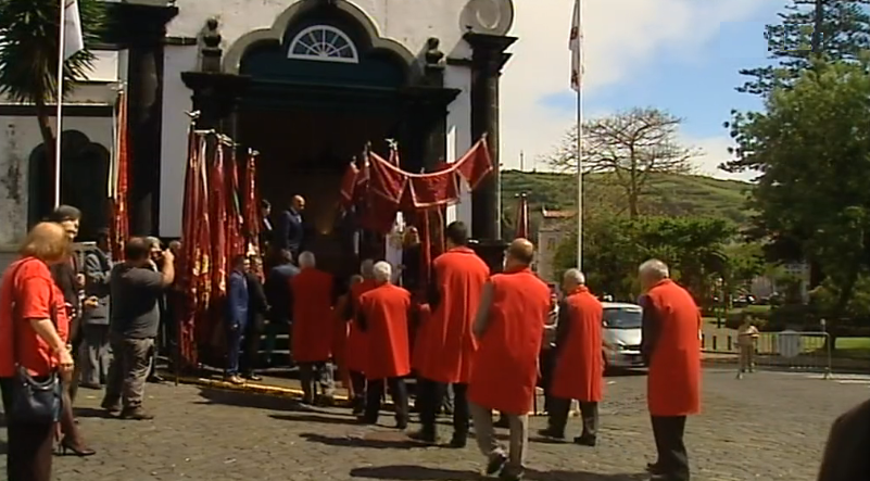 “Império dos Nobres” nas Festas do Divino Espírito Santo