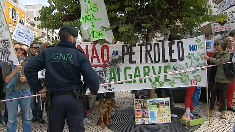 António Costa recebido com protestos no Algarve
