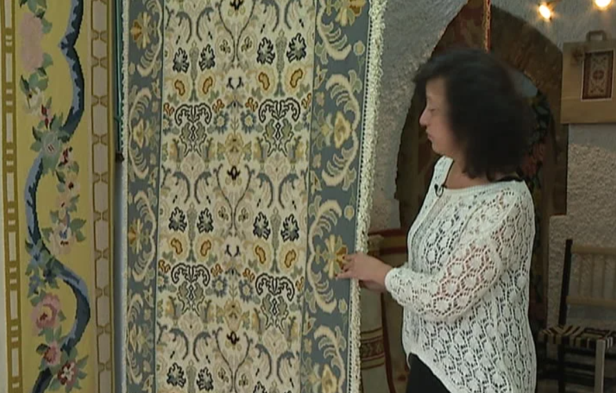 Artesã vai oferecer tapete de Arraiolos ao Papa Francisco