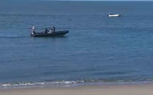 Buscas de jovem que desapareceu na praia
