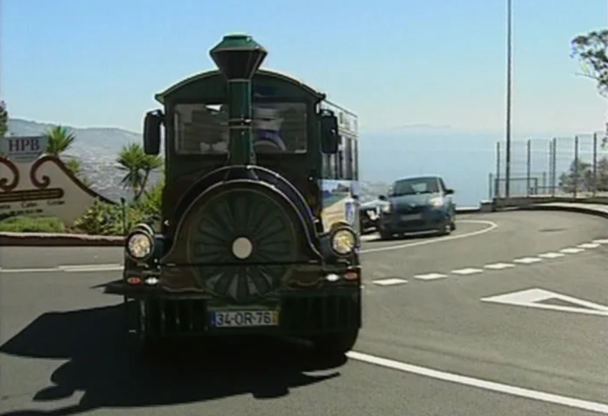 Locomotiva turística em Câmara de Lobos