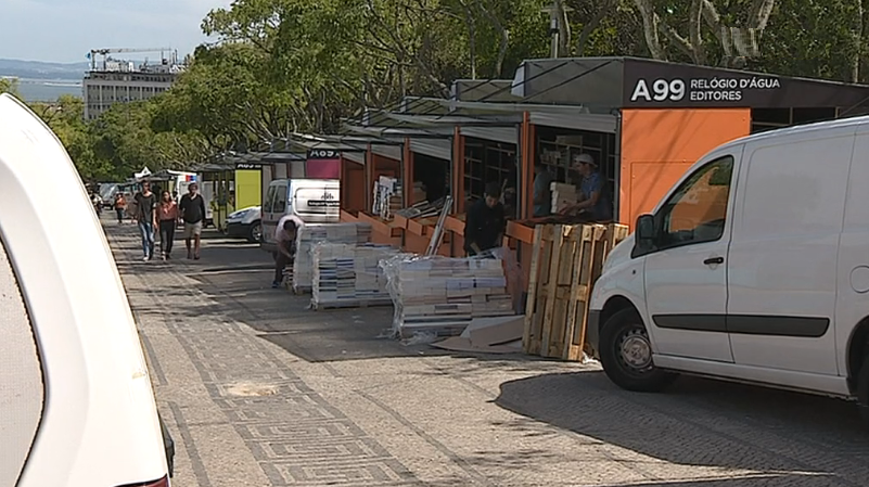 Preparativos para a Feira do Livro de Lisboa
