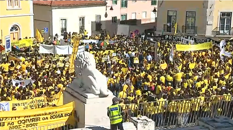 Manifestação em defesa dos contratos de associação