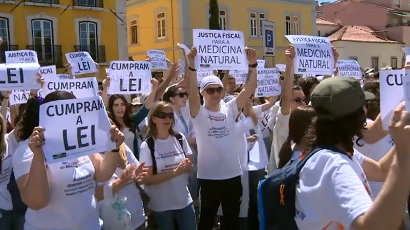 Contestação dos profissionais de medicinas alternativas