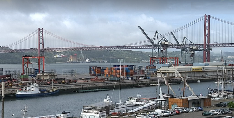 Atividade no porto de Lisboa desce para metade