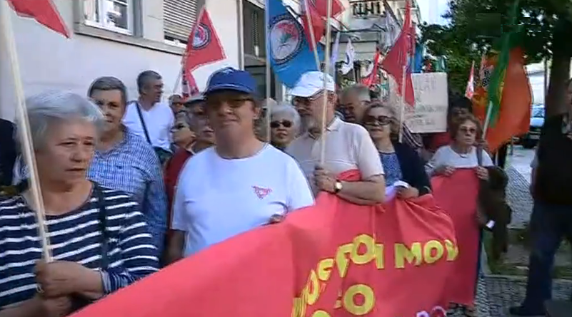 Reformados e pensionistas em protesto