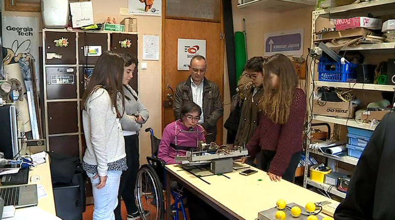 Protótipo escolar em robótica para deficientes I