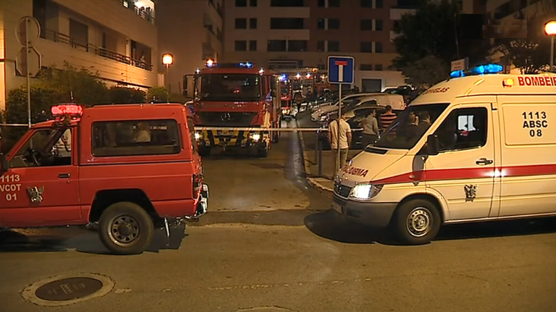 Incêndio num prédio de habitação em Odivelas