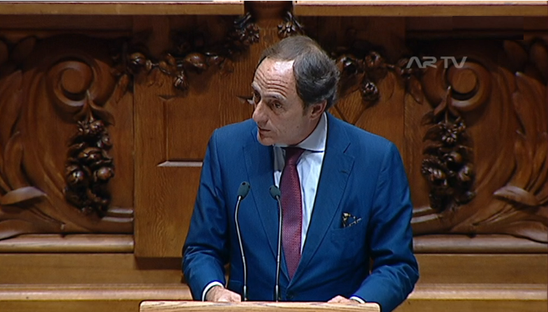 Suspeitas de incompatibilidade na contratação de Paulo Portas