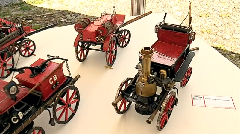 Exposição de réplicas de carros de bombeiros