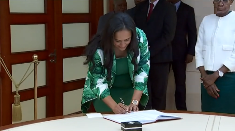 Isabel dos Santos toma posse na Sonangol