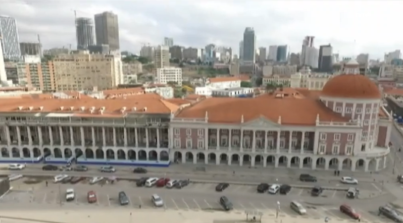 FMI em Angola