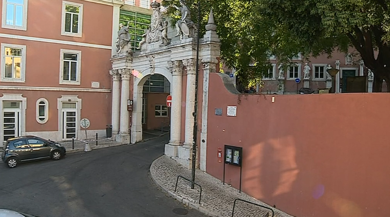 Caso de bebé nascido de mãe em morte cerebral
