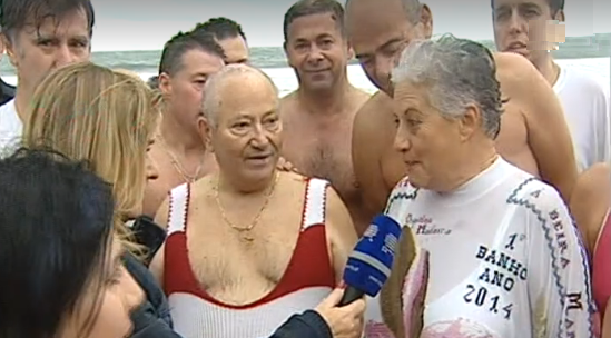 Primeiro banho do ano em Carcavelos