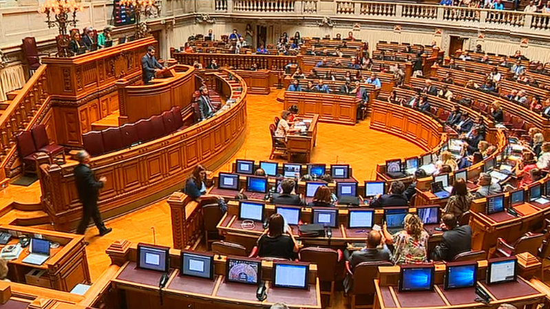 Debate parlamentar sobre fiscalização dos desempregados