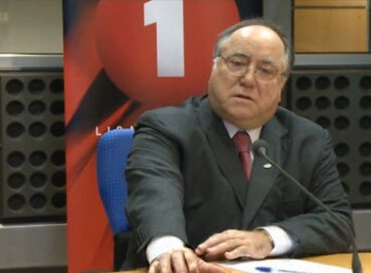 Maria Flor Pedroso entrevista Vasco Lourenço