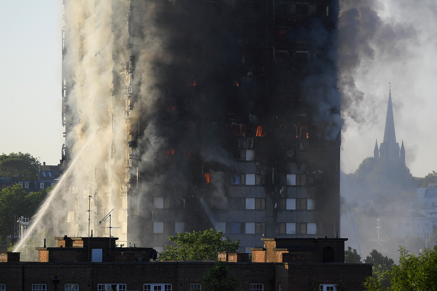 Resultado de imagem para Número de vítimas mortais do incêndio em Londres sobe para 58