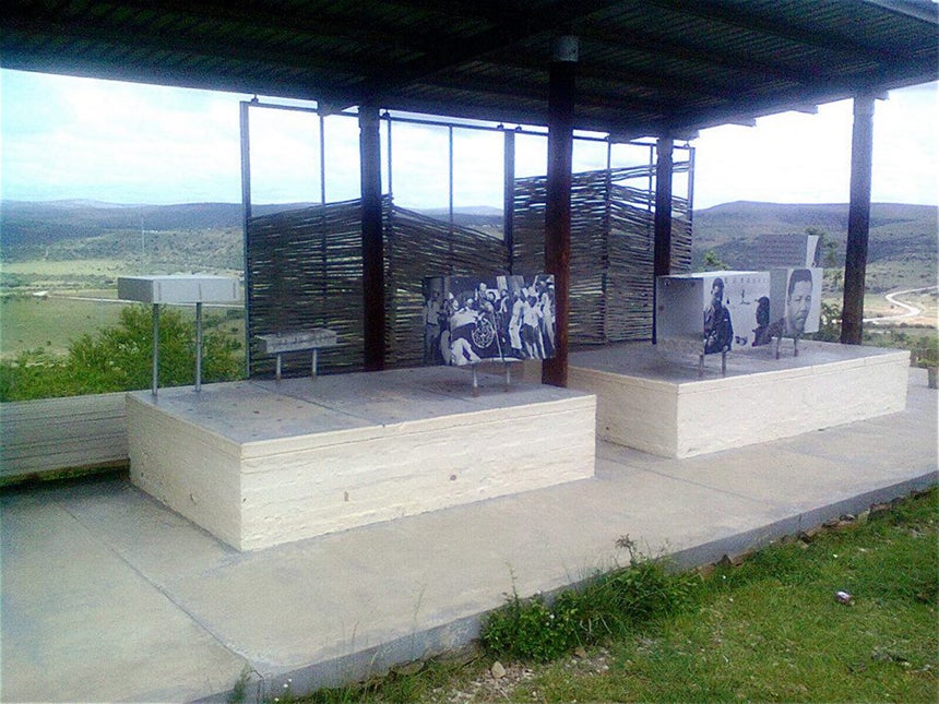  Nelson Mandela Memorial in Mvezo, birthplace of Madiba (December 2013) / Photo: Ant 