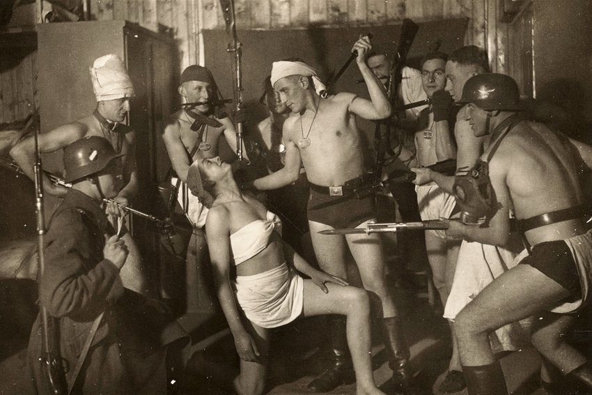 Soldier Studies. Crossdressing in der Wehrmacht, da editora Hatje Cantz