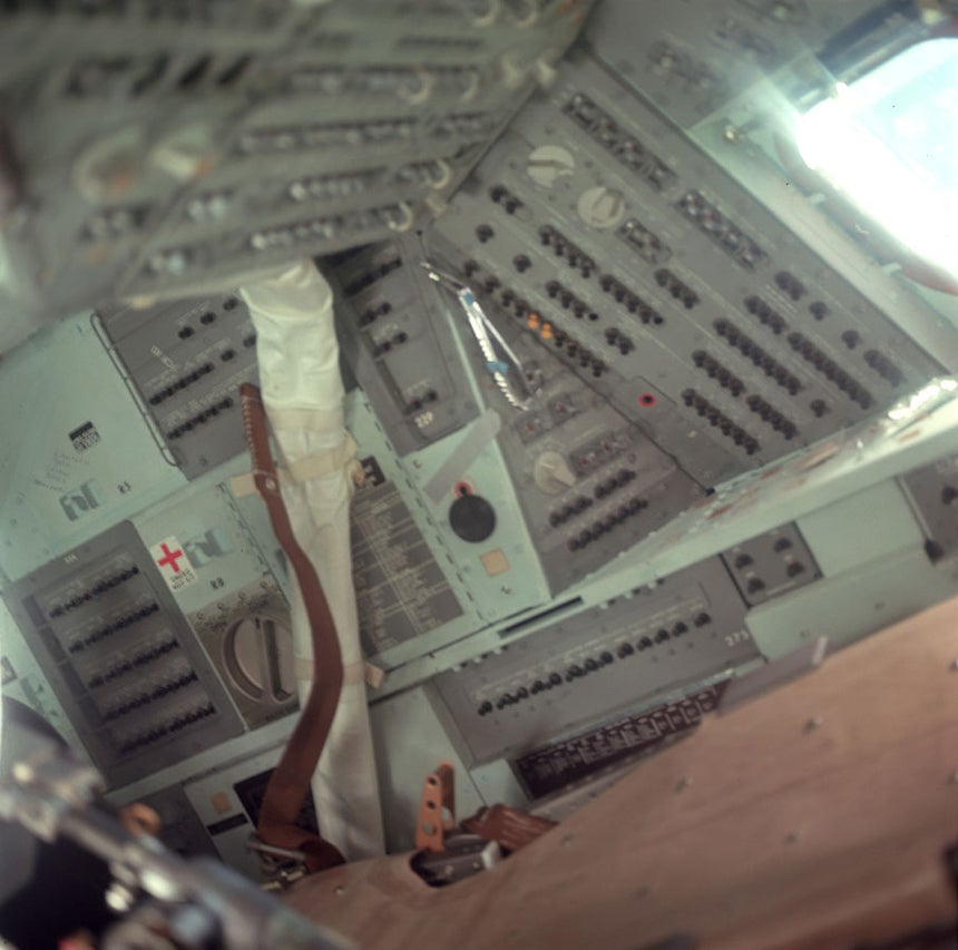 Imagem do painel de instrumentos dentro do Módulo Lunar. Créditos Fotográficos: NASA/DR