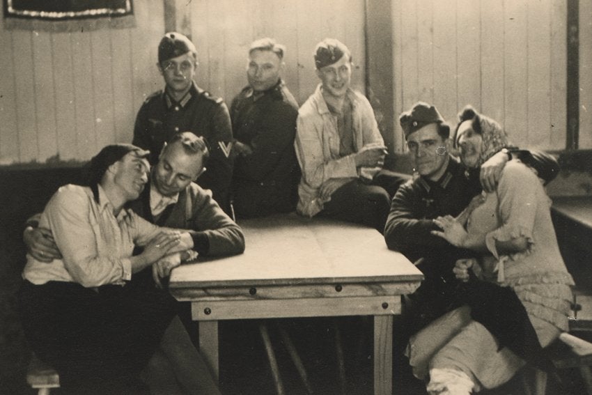 Soldier Studies. Crossdressing in der Wehrmacht, da editora Hatje Cantz
