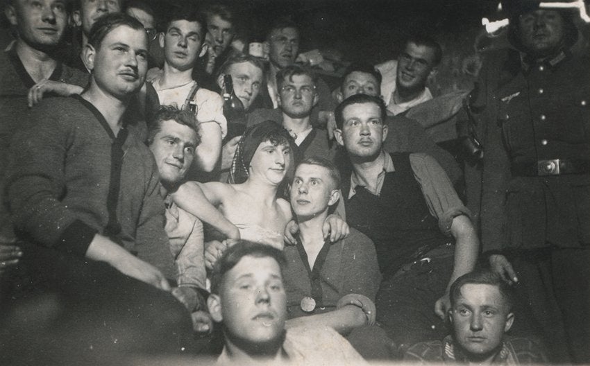Soldier Studies. Crossdressing in der Wehrmacht, da editora Hatje Cantz