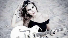 Imagem de Sara Paço no programa The X Factor UK