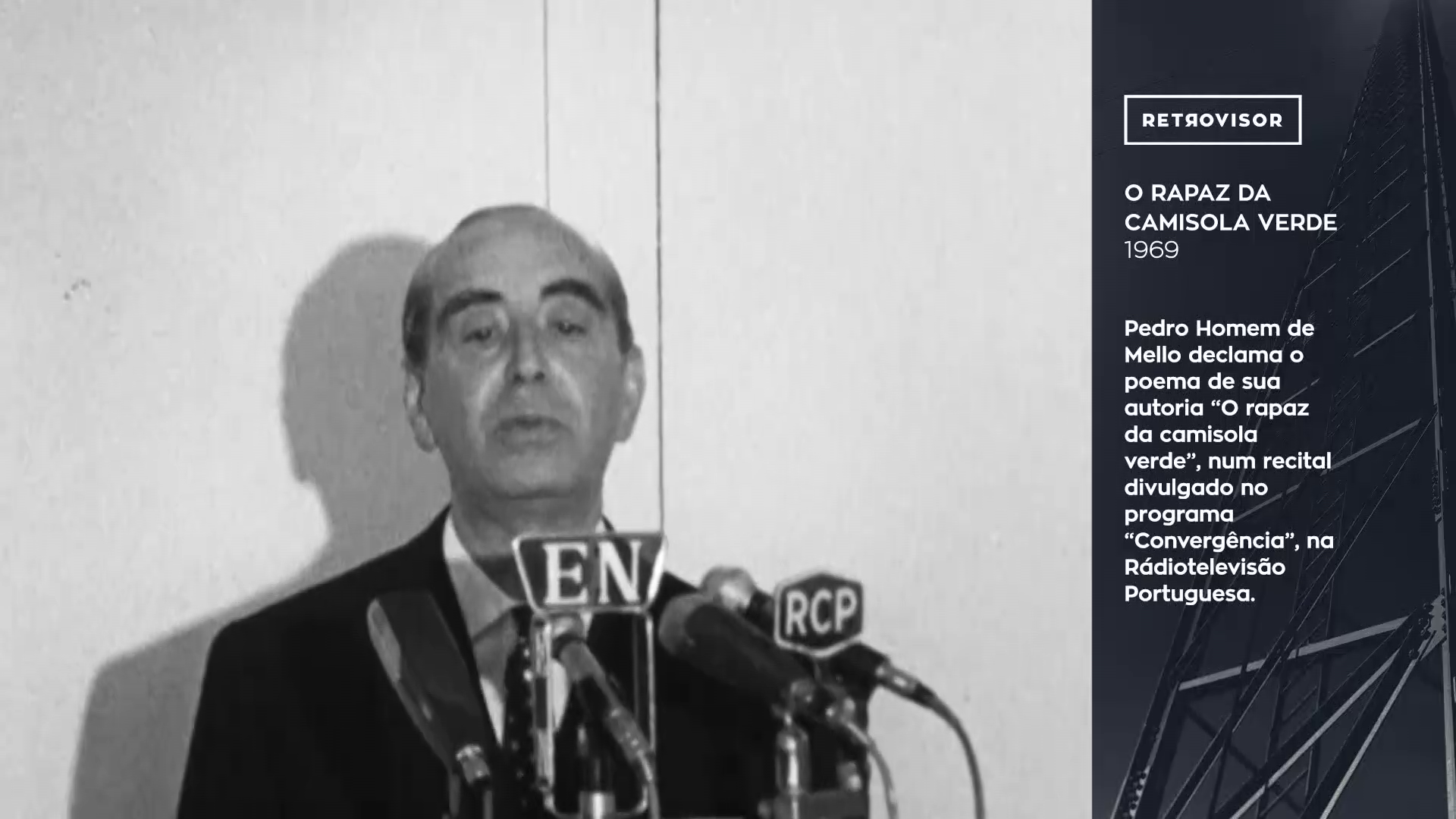 O rapaz da camisola verde