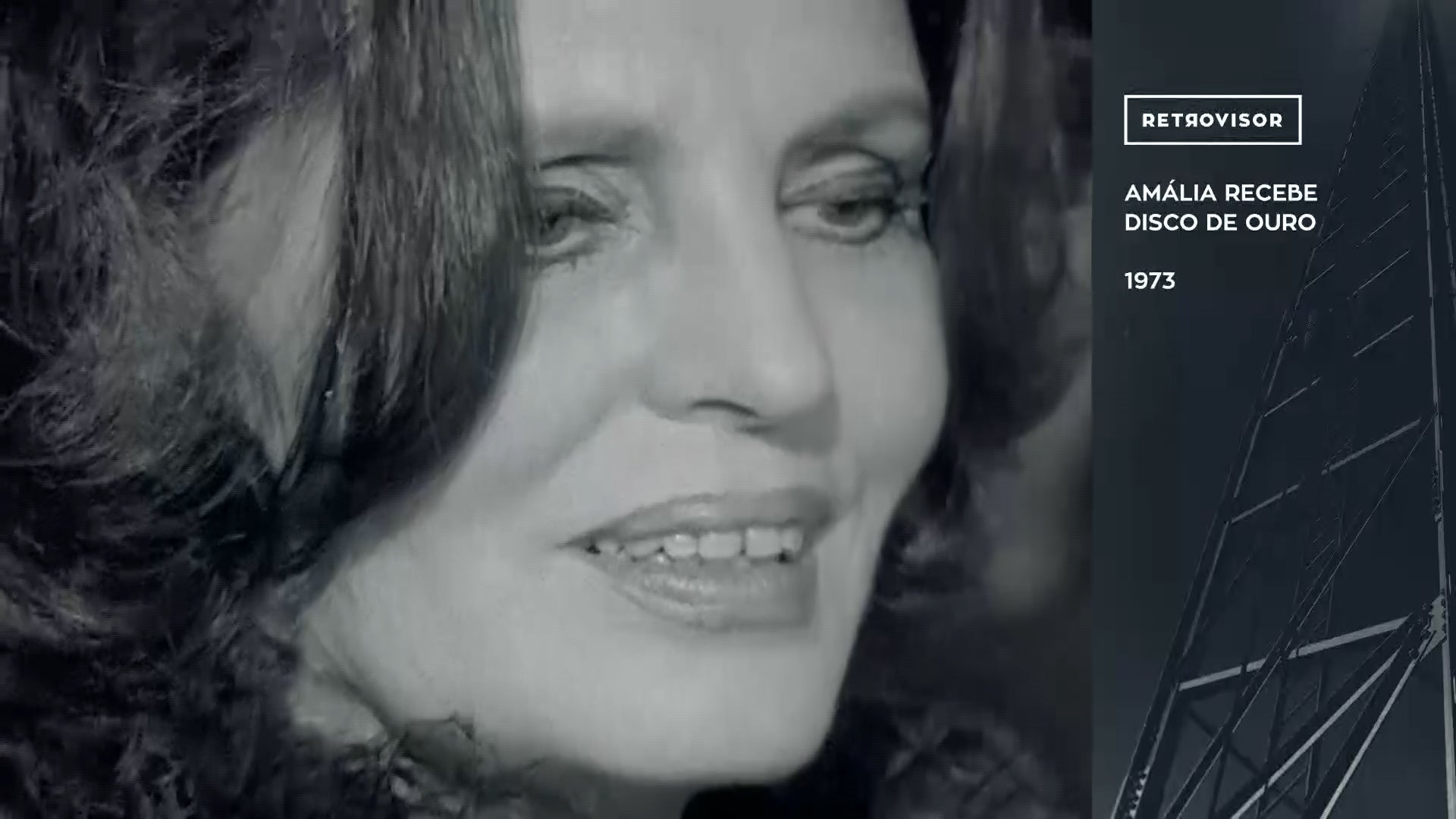 Am�lia Recebe Disco de Ouro