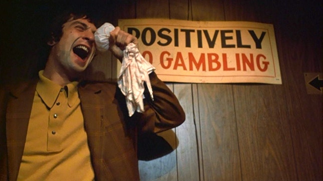 Robert DeNiro em "Mean Streets" — noite e marginalidade
