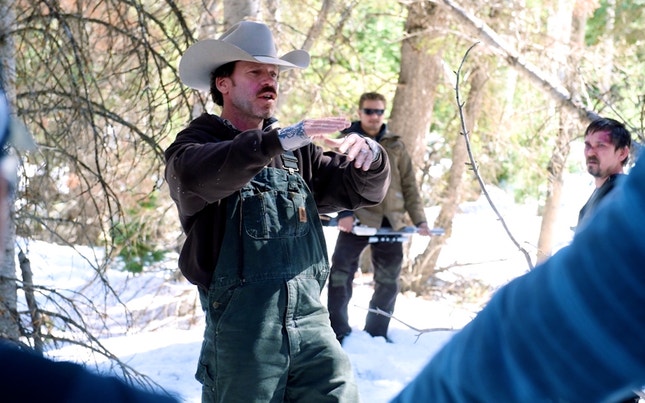 Para além da natureza — Taylor Sheridan durante a rodagem de 