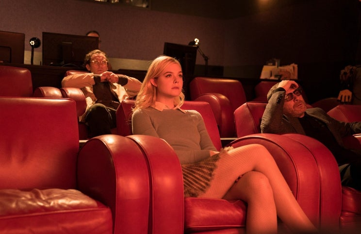 Jude Law, Elle Fanning e Liev Schreiber — o cinema dentro do cinema, o drama a partir da comédia