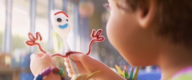 Forky está, literalmente, em boas mãos...