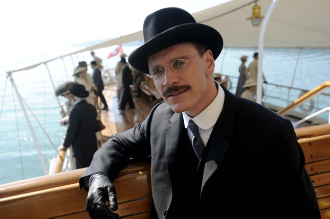 Michael Fassbender interpretando Carl Jung em "Um Método Perigoso"