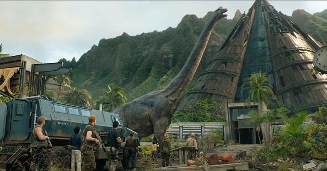 Imagem do filme: “Mundo Jurássico: Reino Caído” continua na frente