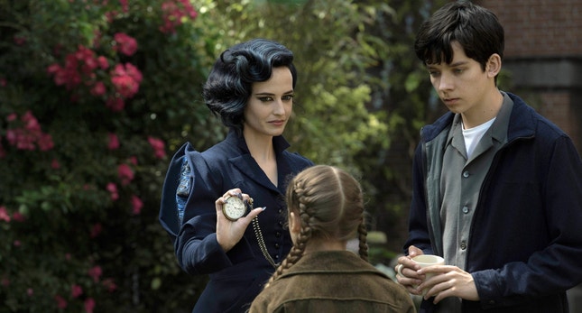 Eva Green e Asa Butterfield lidam com as 